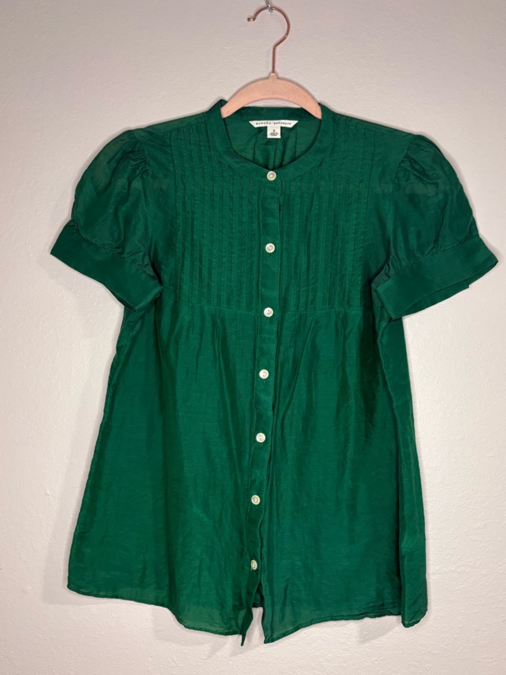 Banana Republic Emerald Green Pintuck Button Blouse